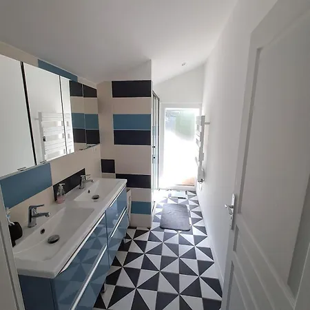 La Maison Bleue * Ним
