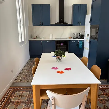 La Maison Bleue * Ним